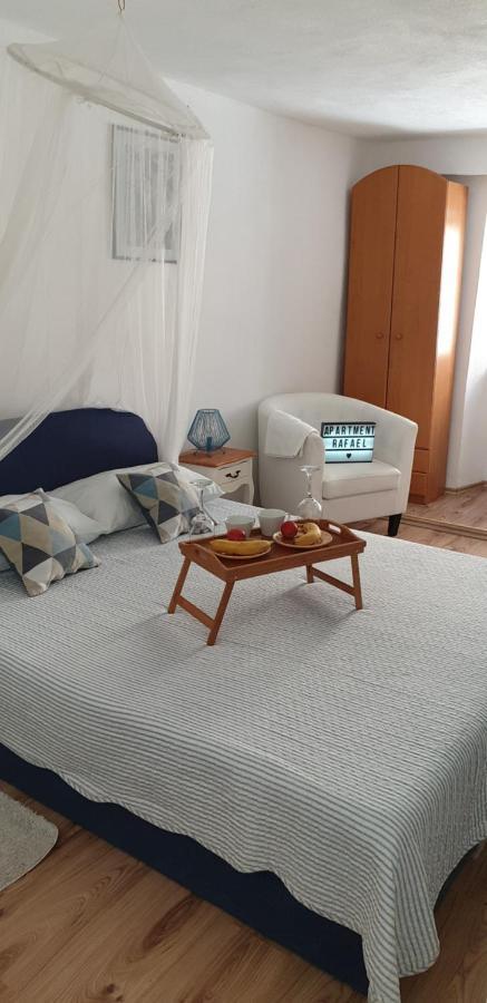 Rafael Apartment